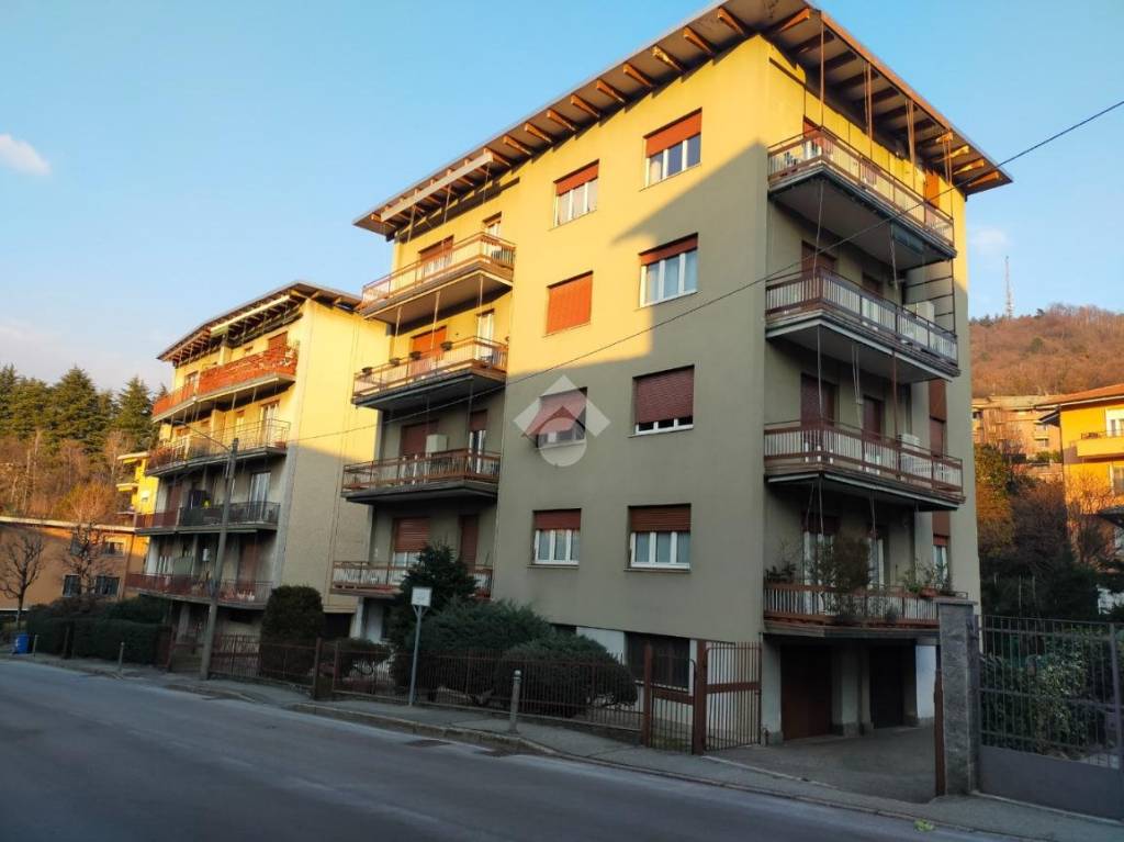 Appartamento in vendita a Como via muggiò, 17