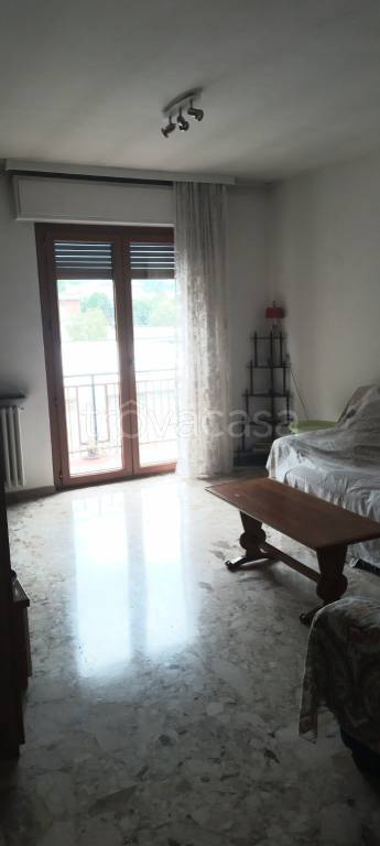 Appartamento in vendita a Tirano viale Italia, 66