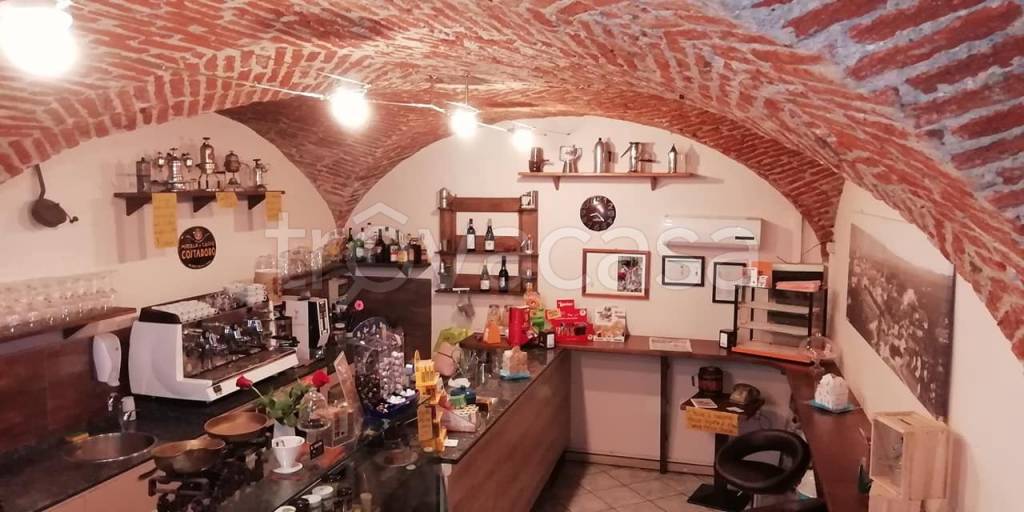 Bar in vendita a Ivrea piazza Vincenzo Gioberti, 13