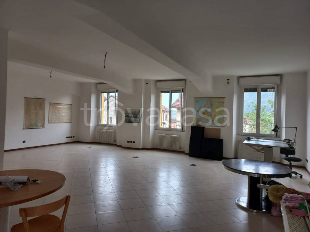 Appartamento in vendita a Valmadrera via Monsignor Giulio Parmigiani, 16