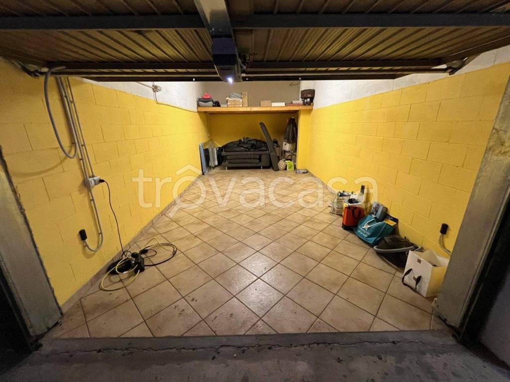 Garage in vendita a Milano via Ferdinando Giorgi, 15
