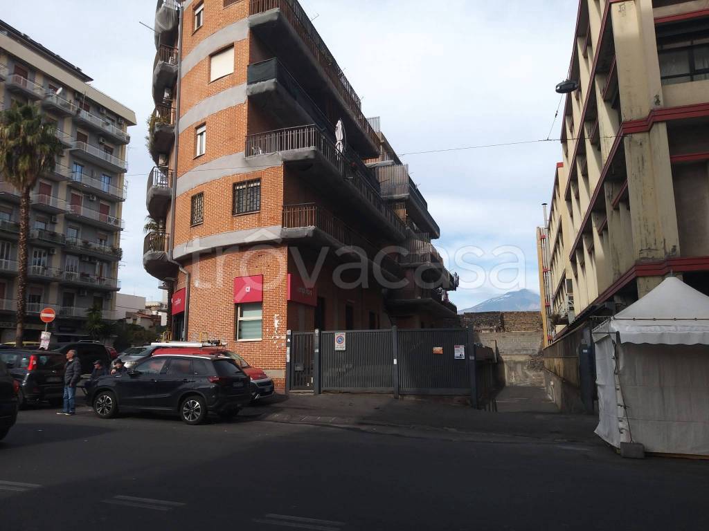 Magazzino in affitto a Catania viale Mario Rapisardi, 278