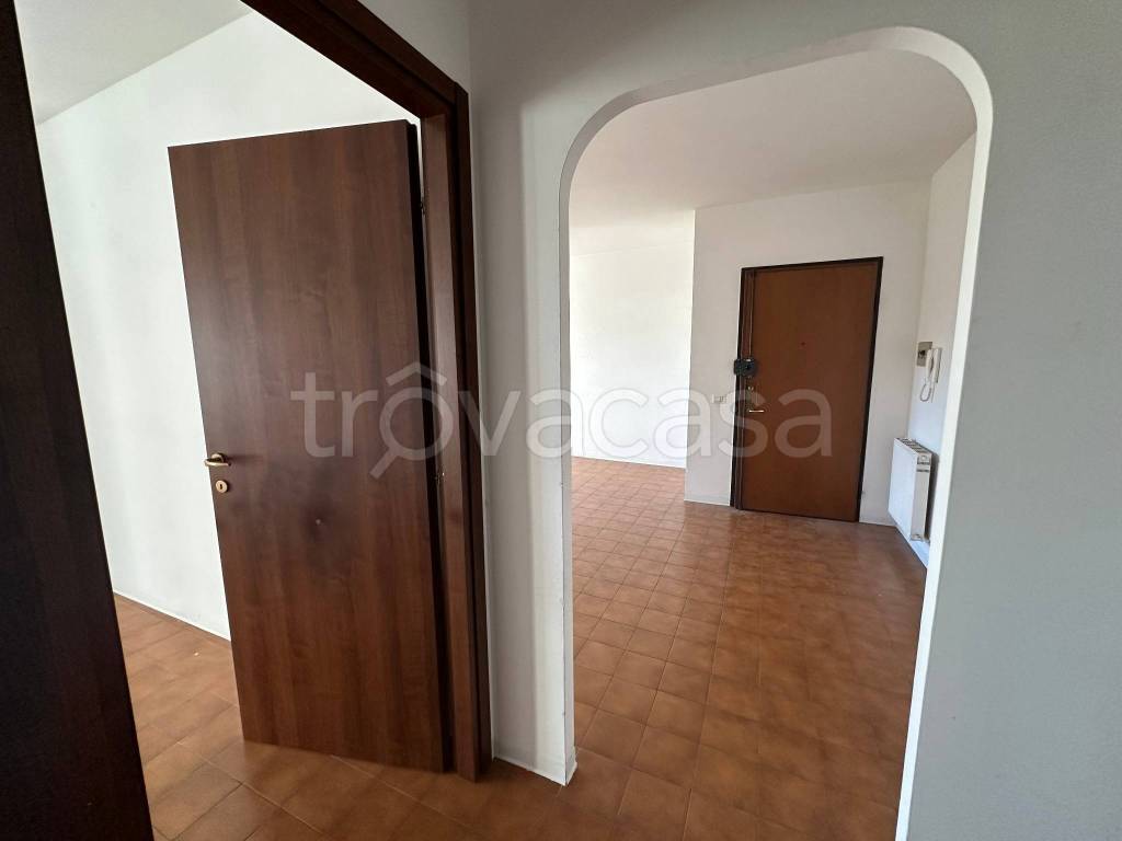 Appartamento in vendita a Roma via Monteciccardo, 19