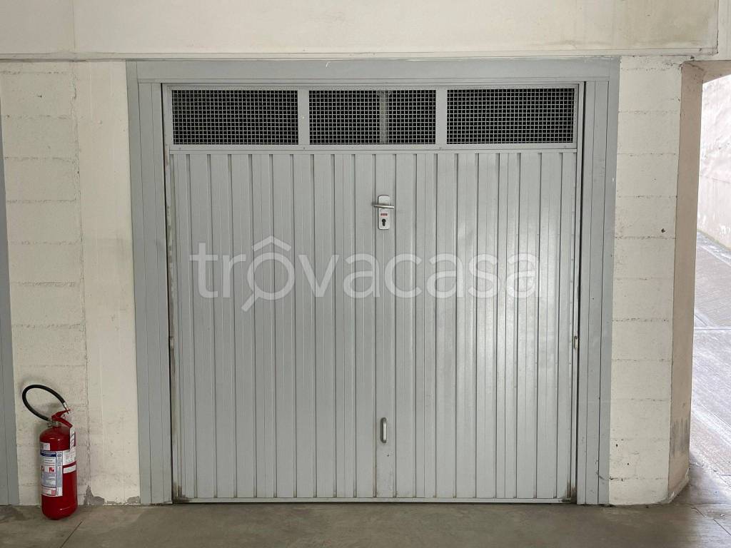 Garage in affitto a Forlì viale Roma, 121