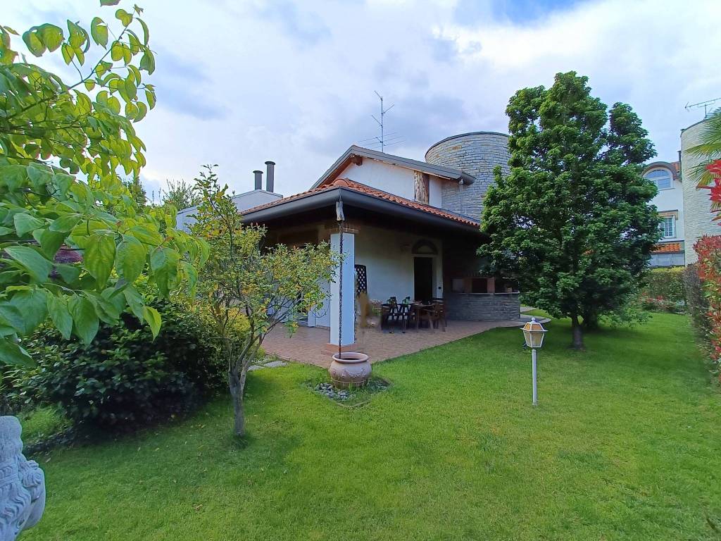 Villa in vendita a Olgiate Olona via Francesco Baracca, 8