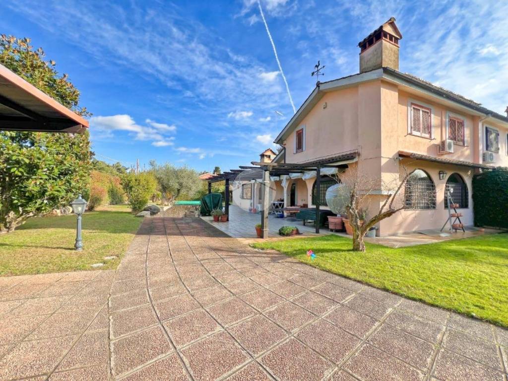 Villa Bifamiliare in vendita a Nepi via tommaso albinoni, 30