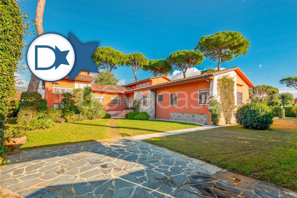 Villa in affitto a Forte dei Marmi via Padre Ignazio da Carrara, 41A