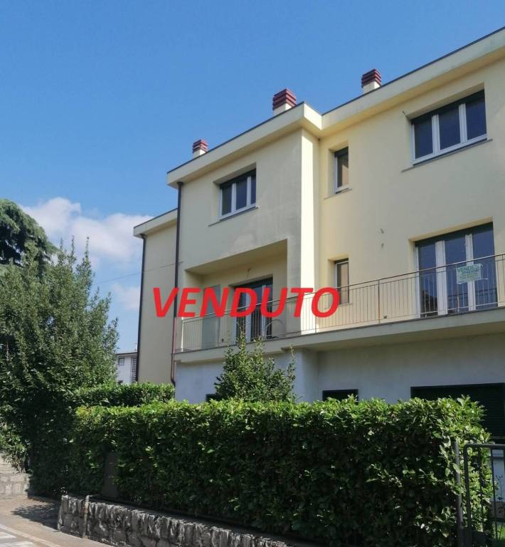 Appartamento in vendita a Lurago d'Erba via Giuseppe Garibaldi