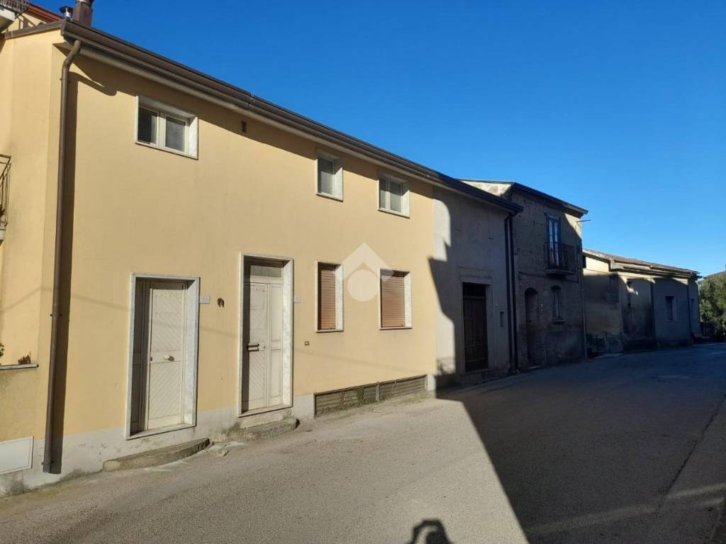 Casa Indipendente in vendita a San Leucio del Sannio via Vittorio Emanuele