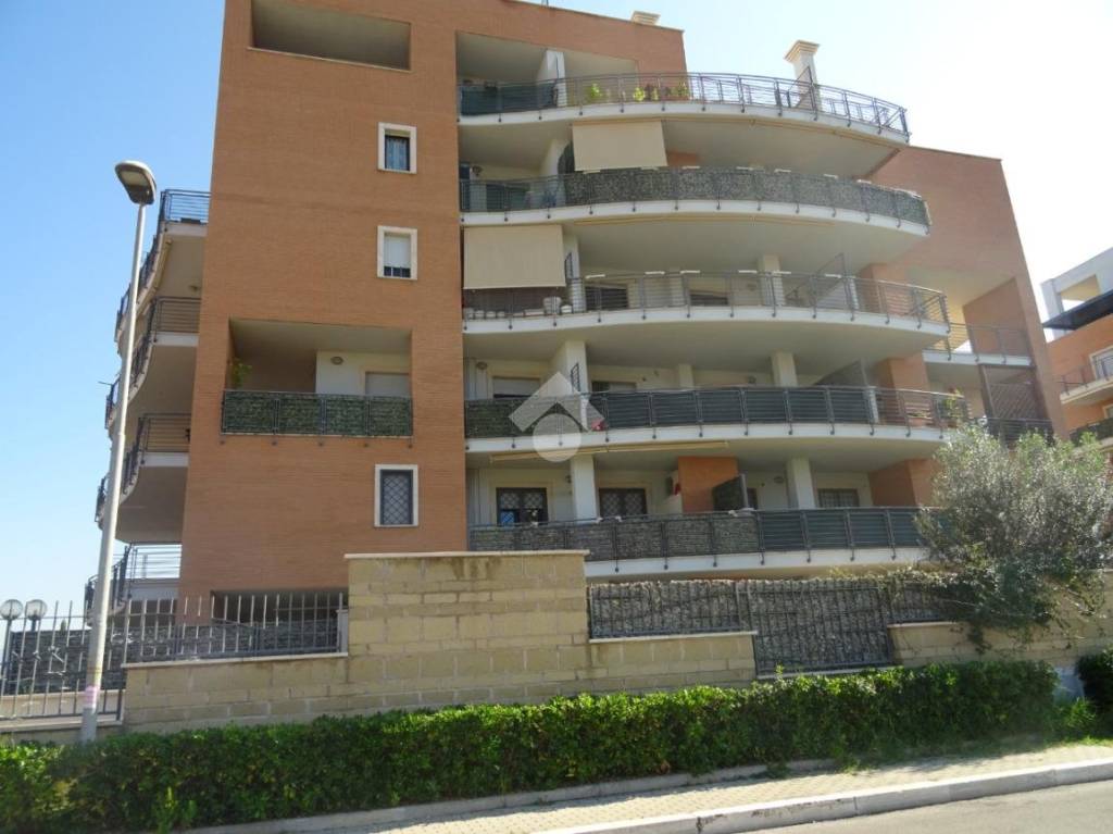 Appartamento in vendita a Pomezia via Starrabba di Rudinì, 8