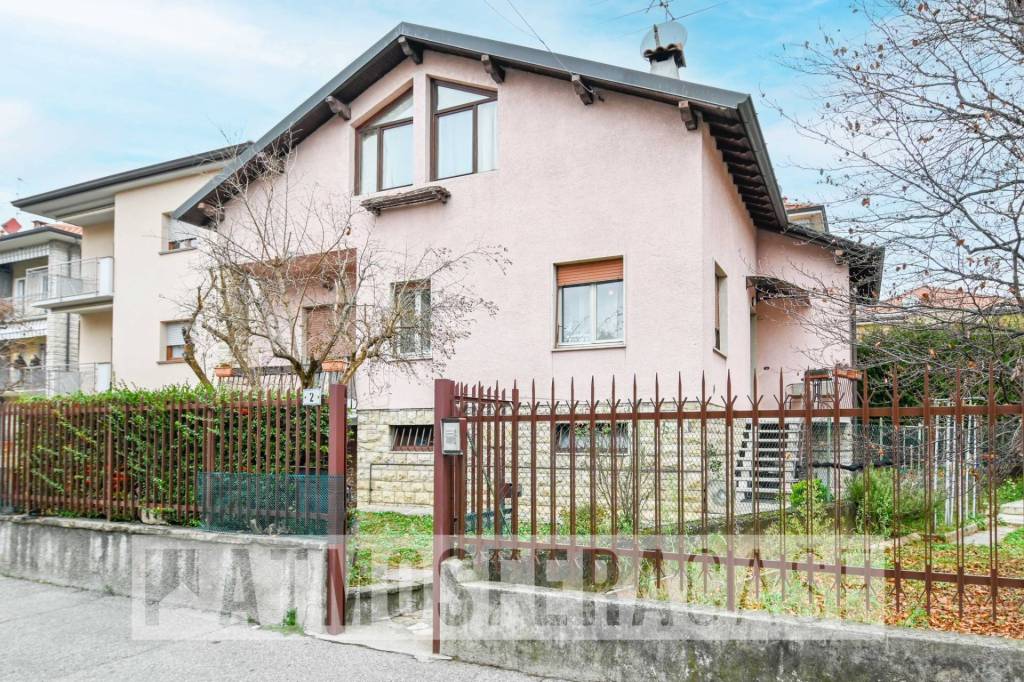 Villa in vendita a Curno via milano, 2
