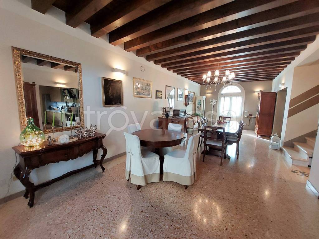 Villa in vendita a Noventa Padovana via Argine Sinistro Piovego, 33/a