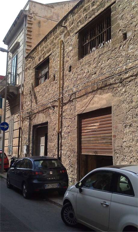 Magazzino in affitto a Palermo via Giuseppe Whitaker, 11-13