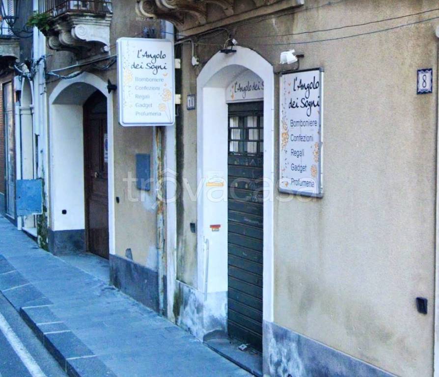 Negozio in affitto ad Aci Sant'Antonio via Roma, 10