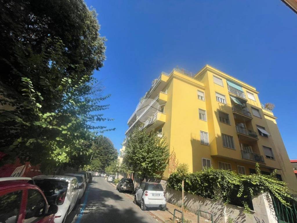 Appartamento in vendita a Roma via Bradano, 34