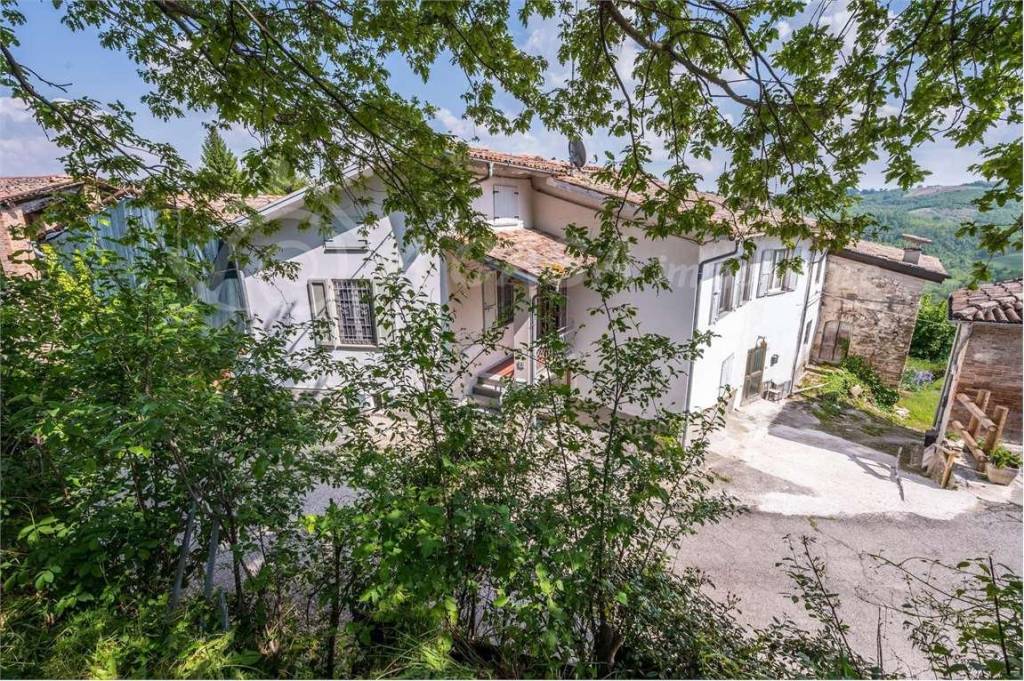 Casa Indipendente in vendita a Lesignano de' Bagni strada cevola e cavirano 16