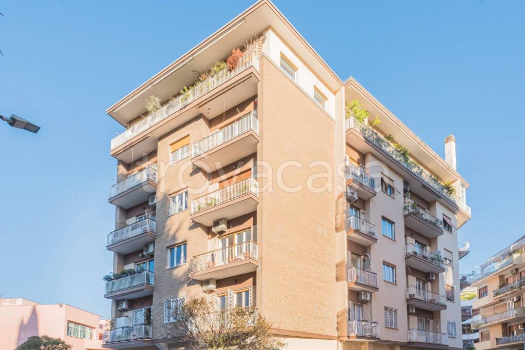 Appartamento in vendita a Roma via Giuseppe Sanarelli