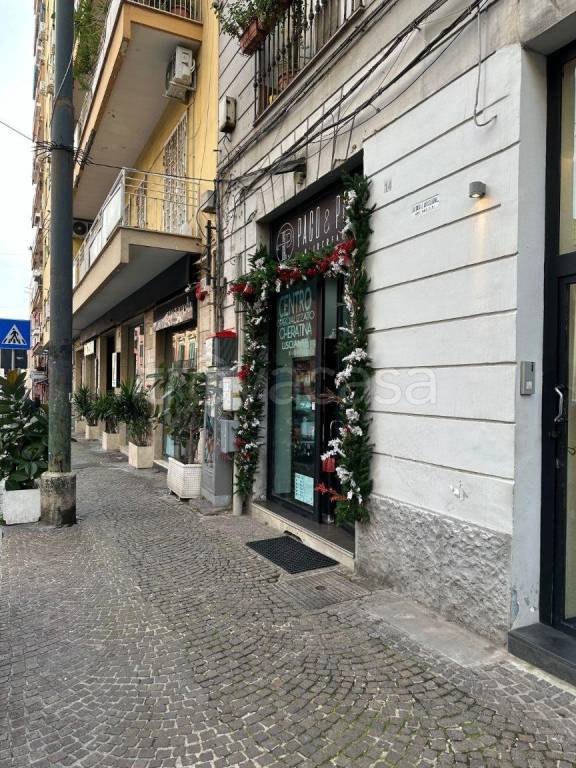 Negozio in vendita a Napoli via Piedigrotta