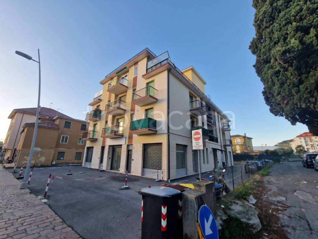 Appartamento in vendita a San Bartolomeo al Mare via Roma, 178