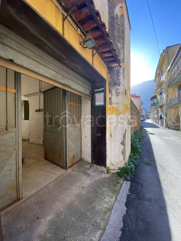 Magazzino in affitto a Nocera Inferiore via Catello Ferreri