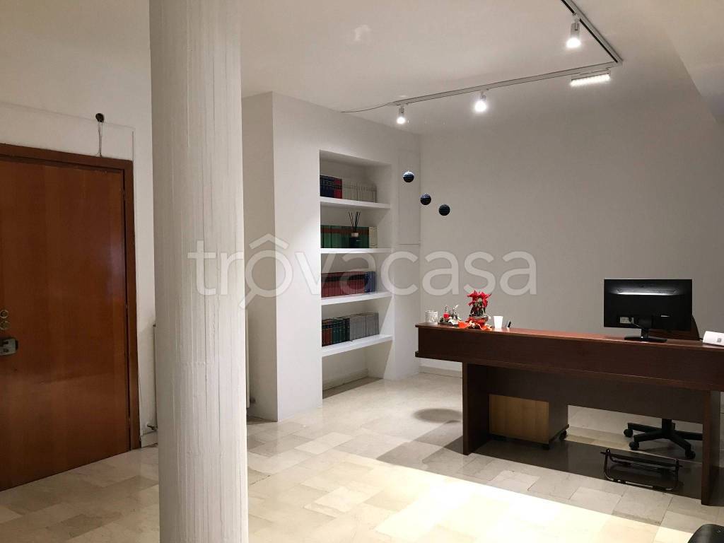 Ufficio in in affitto da privato a Teramo via Giannina Milli, 15