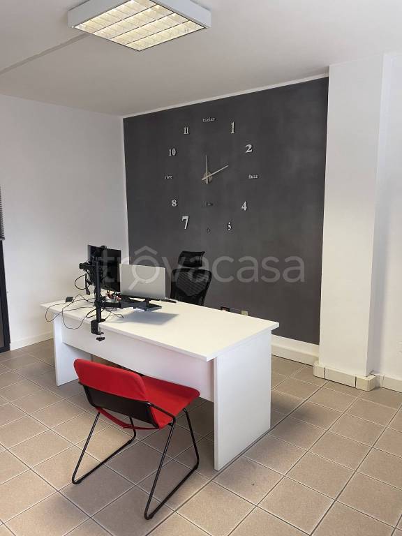 Ufficio in in affitto da privato a Trento via Antonio Pranzelores, 41