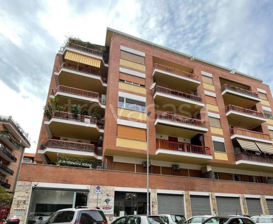 Appartamento in in vendita da privato a Roma via Bagno a Ripoli, 36