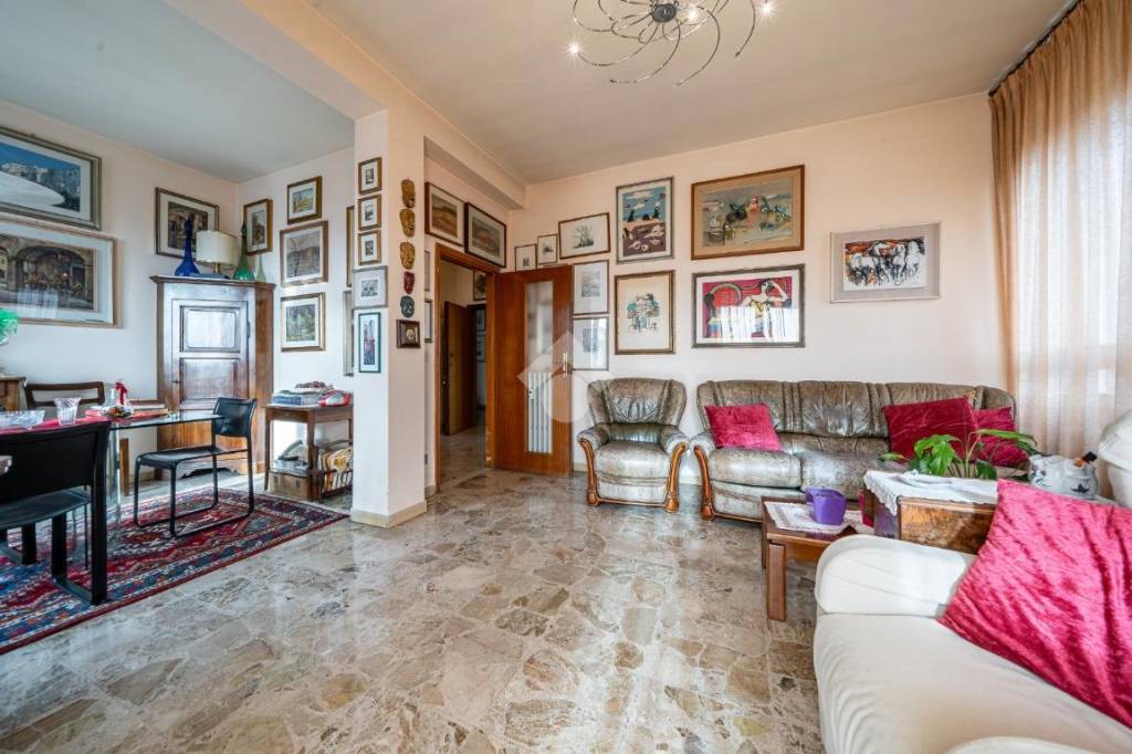 Appartamento in vendita a Reggio nell'Emilia piazza Antonio Vallisneri, 2