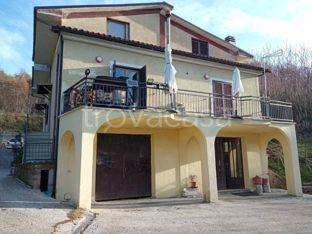 Villa Bifamiliare in in vendita da privato a Carsoli via dei Marsi, 99