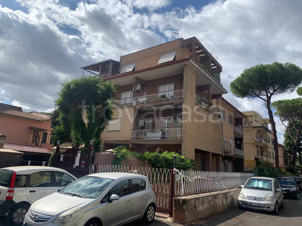 Appartamento in vendita a Roma via Corigliano Calabro, 74