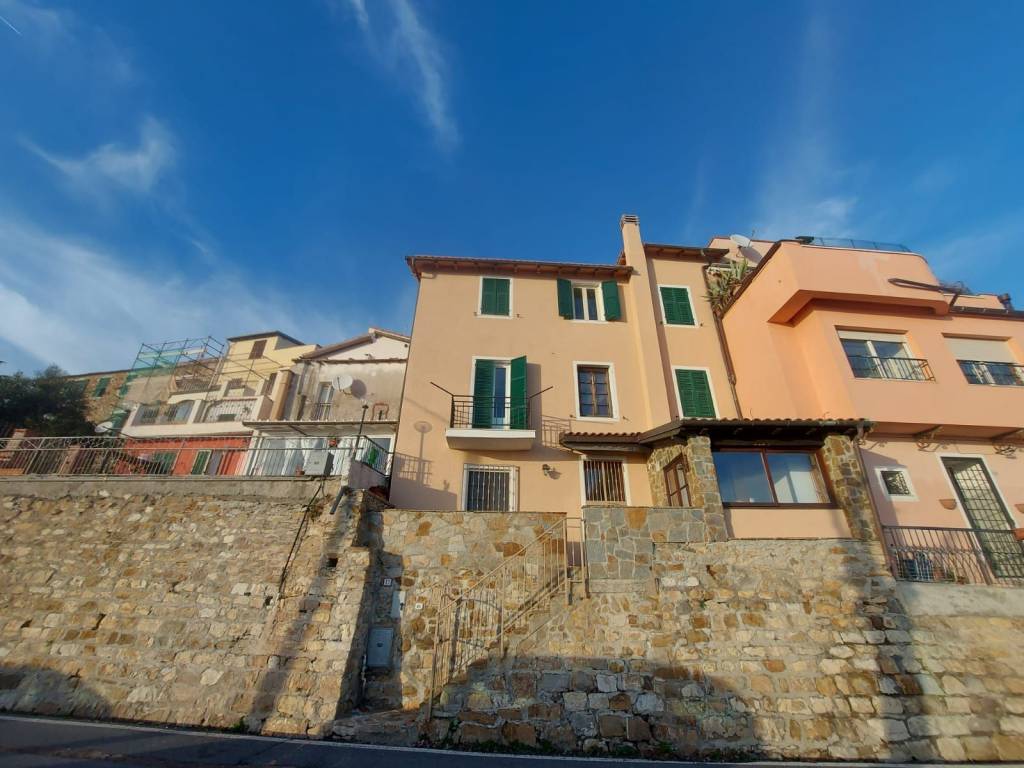 Appartamento in vendita a Costarainera via San Giacomo