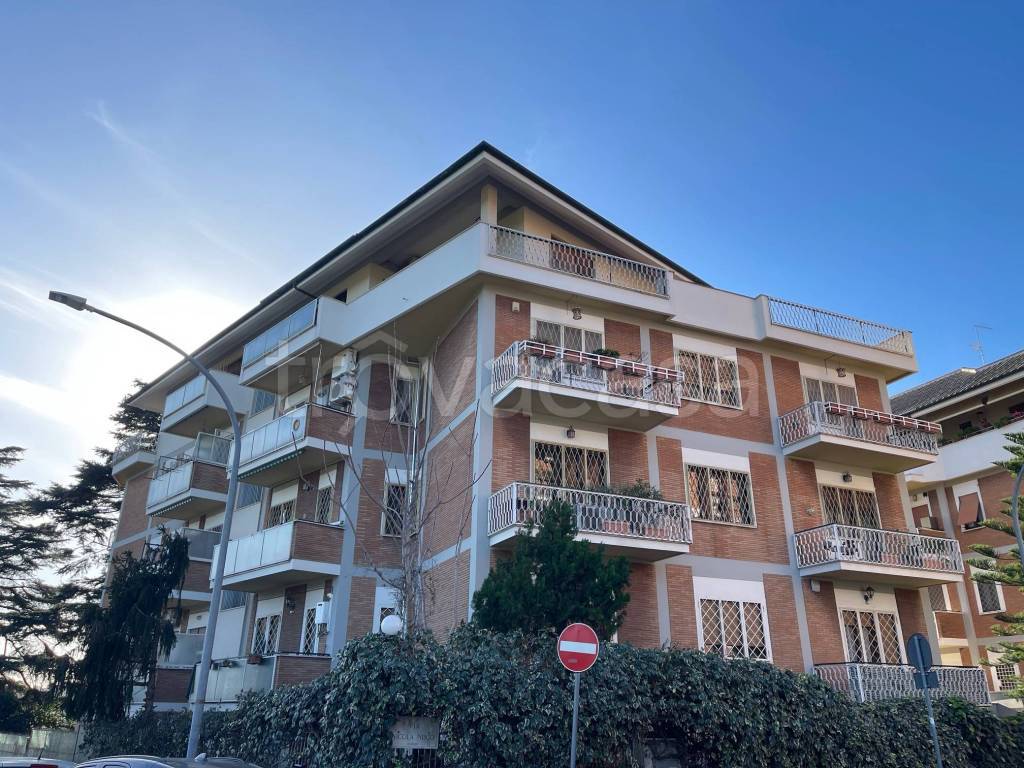 Appartamento in vendita a Roma via Nicola Nisco, 30