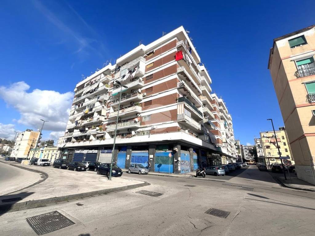 Appartamento in affitto a Napoli piazza salvatore Lo Bianco, 10