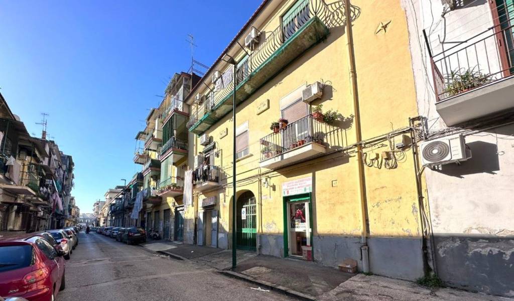 Appartamento in vendita a Napoli via Sant'Andrea Avellino, 43