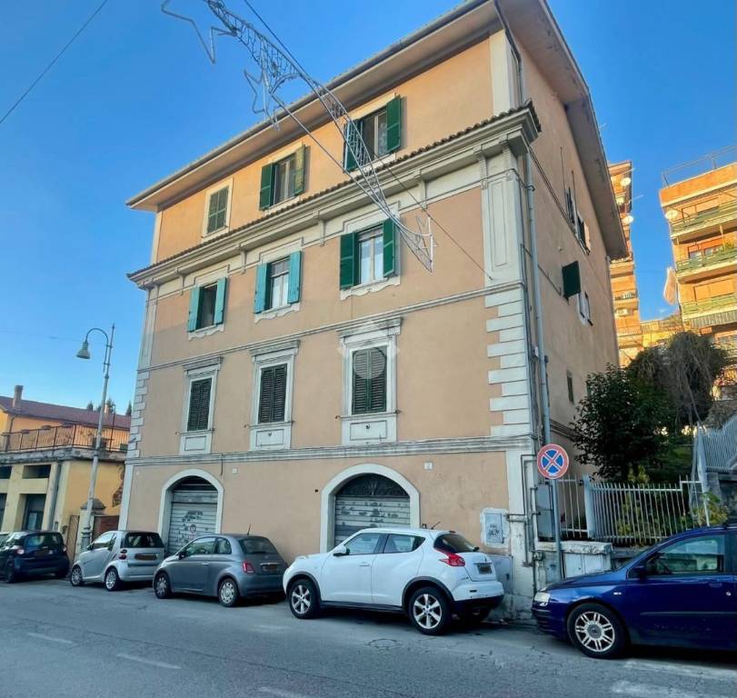Appartamento in vendita a Subiaco corso Cesare Battisti, 6
