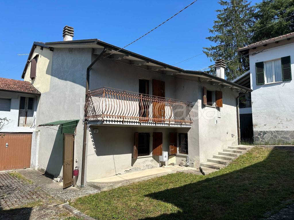 Casa Indipendente in vendita a Tizzano Val Parma strada del Borgo, 29