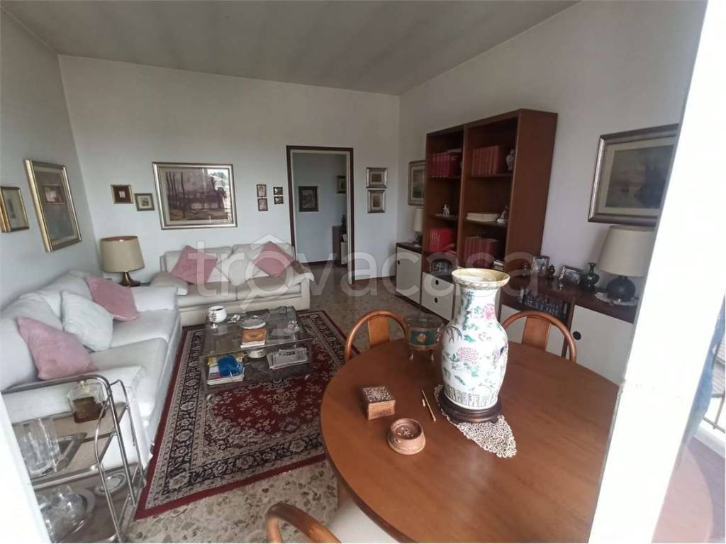 Appartamento in vendita a Villa Guardia via Giuseppe Mazzini, 11