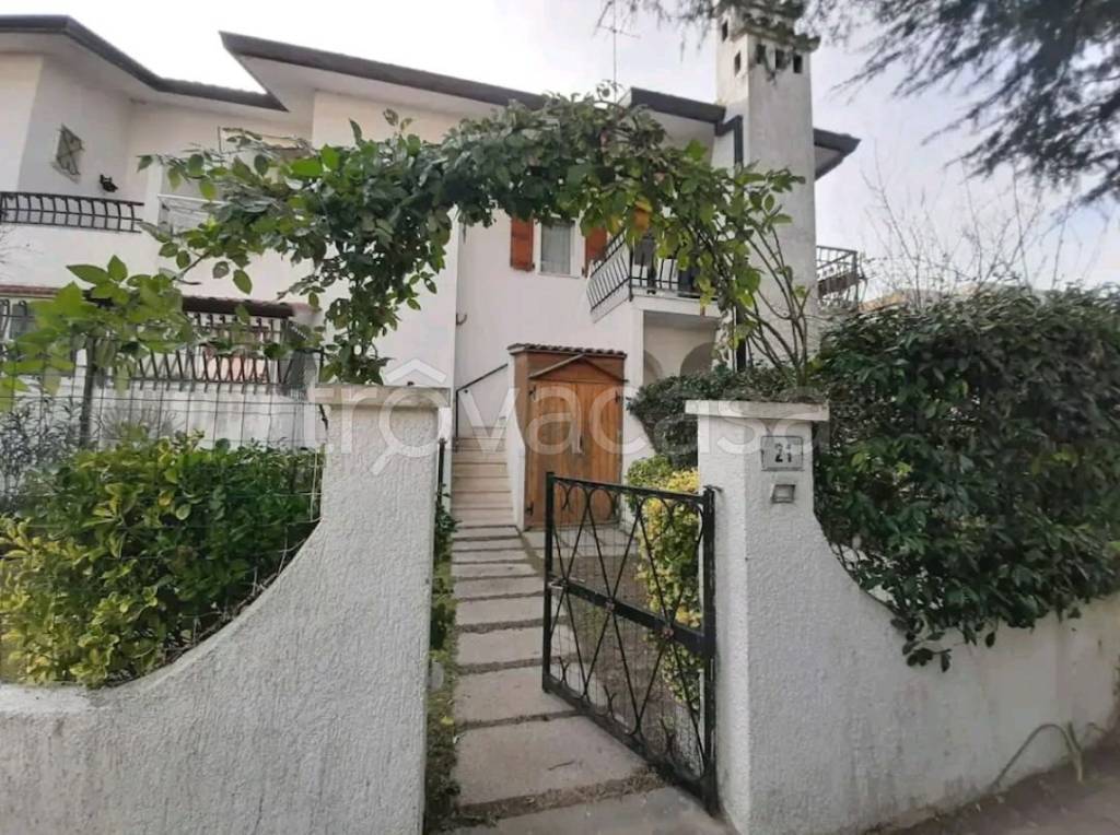 Villa Bifamiliare in in vendita da privato a Comacchio via Annibale Carracci, 21