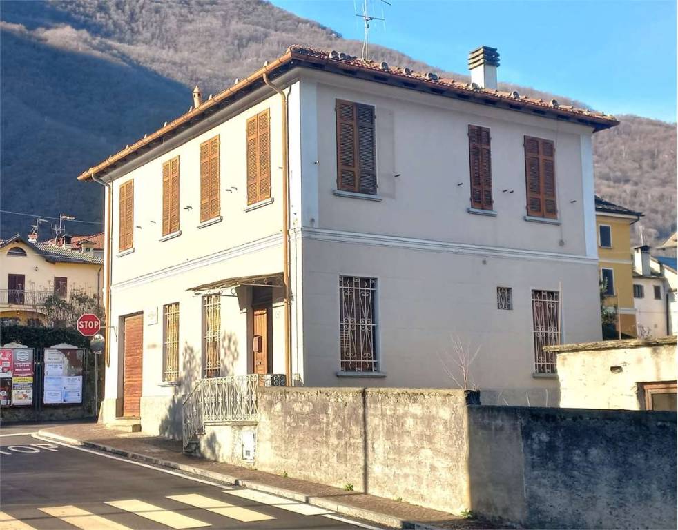 Casa Indipendente in vendita a Pieve Vergonte via Mario Massari, 1