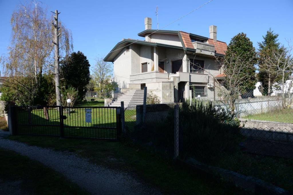 Villa in vendita a Porto Viro via Roma, 5
