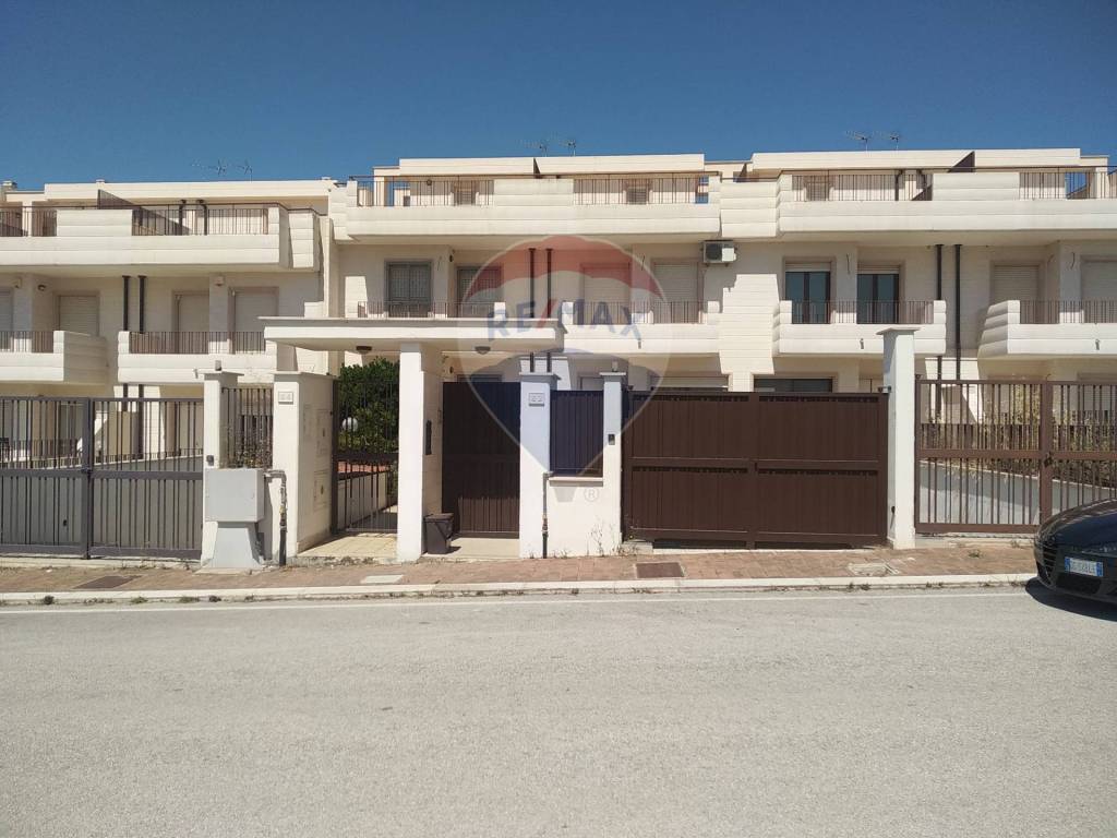Casa Indipendente in vendita a Manfredonia via Antonio Caterino, 82