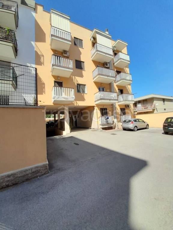Appartamento in vendita a Valenzano via Piave