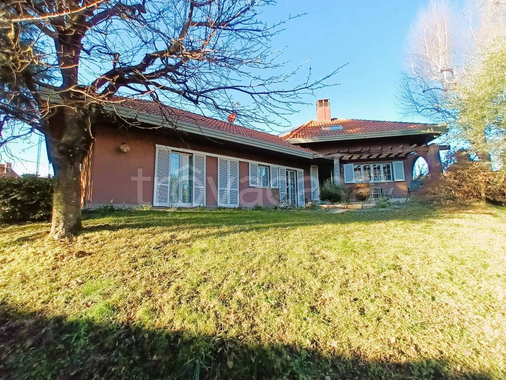 Villa in vendita a Varese via Luigi Angeloni, 15