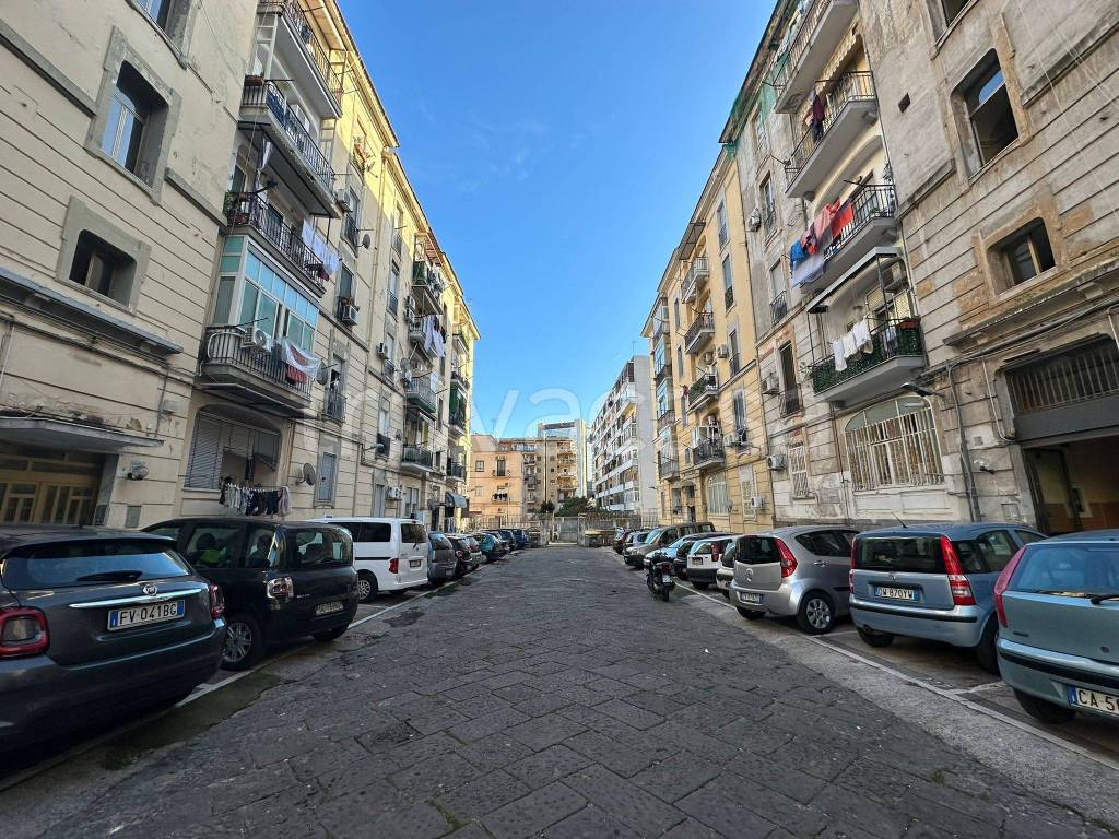 Appartamento in vendita a Napoli via Zara, 18