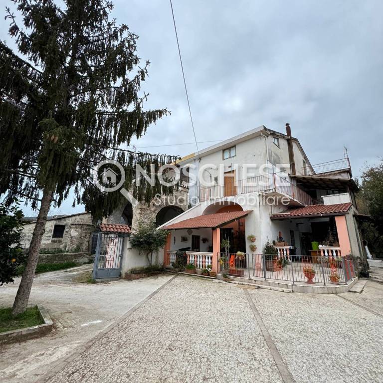Villa in vendita a Salerno strada Provinciale Francesco Spirito