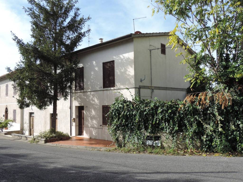 Casa Indipendente in vendita a Fara in Sabina strada Farense, 405