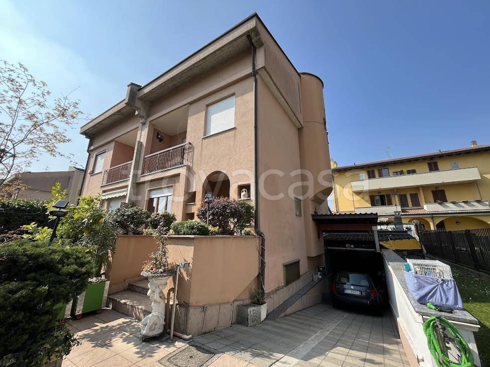 Villa in vendita a Brugherio via Paolo Andreani