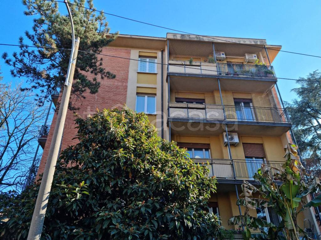Appartamento in vendita a Bologna via Santa Chiara, 1