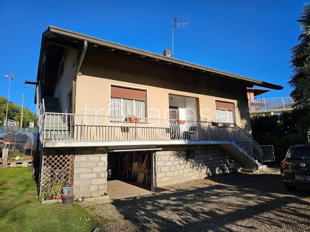 Villa in vendita a Baveno via Giulio Lavarini