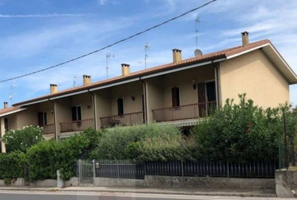 Villa a Schiera all'asta a Solferino via San Martino, 24